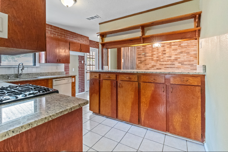 10911 Visalia Dr - Photo 3 of 21