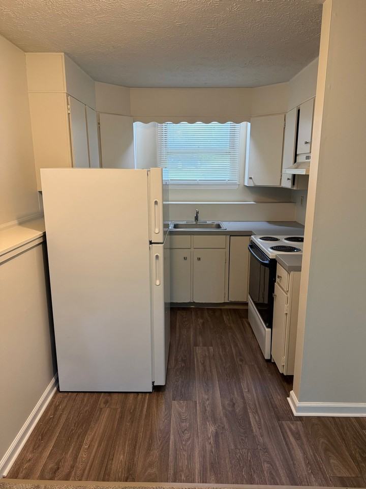 72 Marsh Rd #11 - Photo 3 of 10