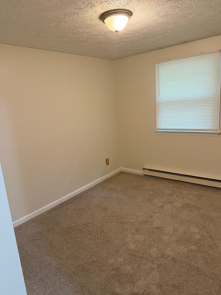 72 Marsh Rd #11 - Photo 6 of 10