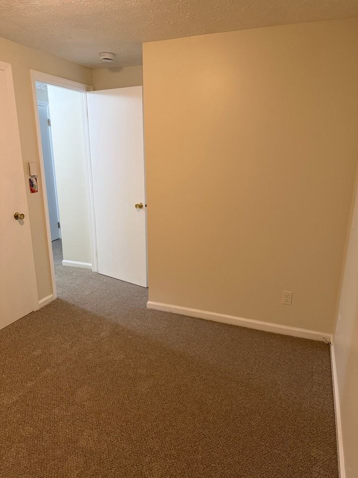 72 Marsh Rd #11 - Photo 7 of 10