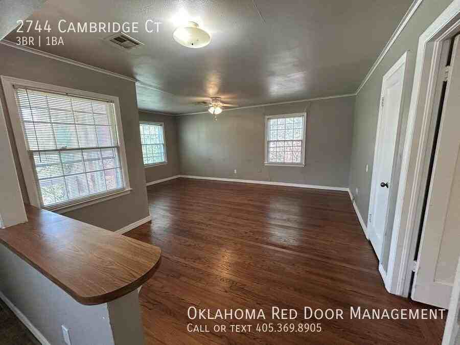 2744 Cambridge Ct - Photo 2 of 13