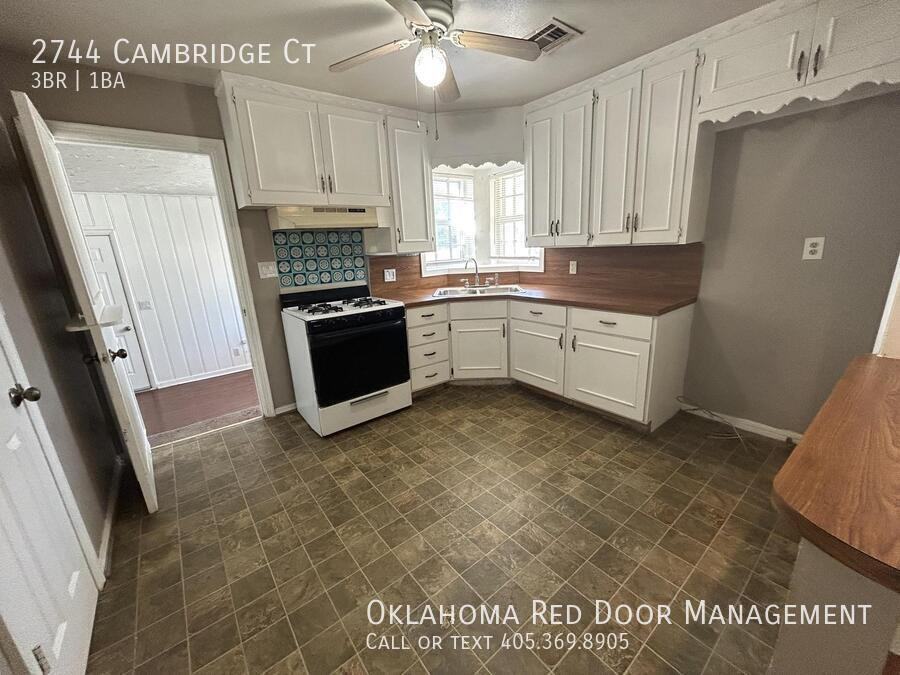 2744 Cambridge Ct - Photo 3 of 13