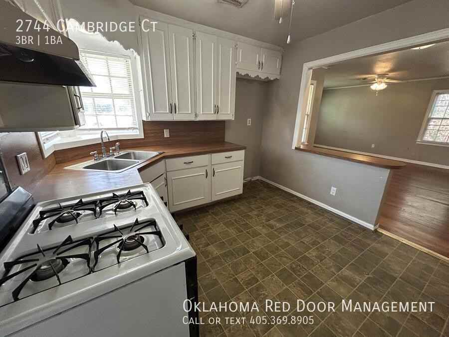 2744 Cambridge Ct - Photo 4 of 13