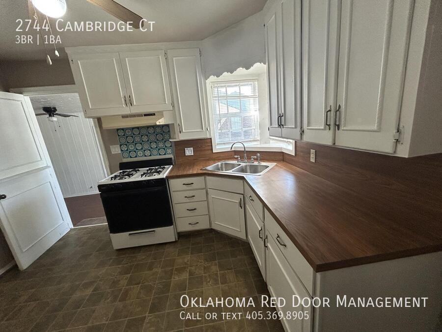 2744 Cambridge Ct - Photo 5 of 13