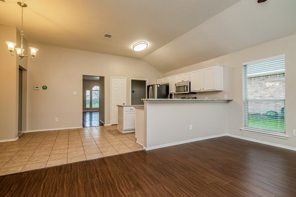 904 Nancy Dr - Photo 3 of 16