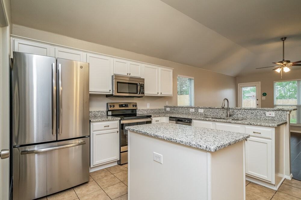 904 Nancy Dr - Photo 6 of 16
