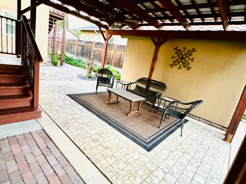 220 E Home St #B - Photo 2 of 16