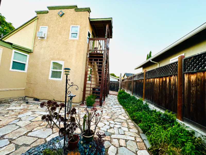220 E Home St #B - Photo 3 of 16