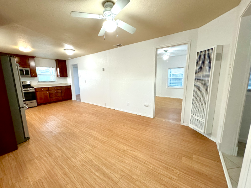 220 E Home St #B - Photo 5 of 16