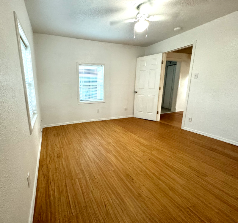 220 E Home St #B - Photo 7 of 16