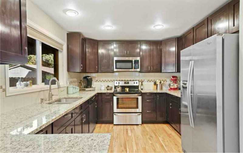 885 S Miller St - Photo 3 of 12
