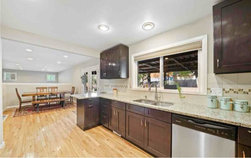 885 S Miller St - Photo 4 of 12