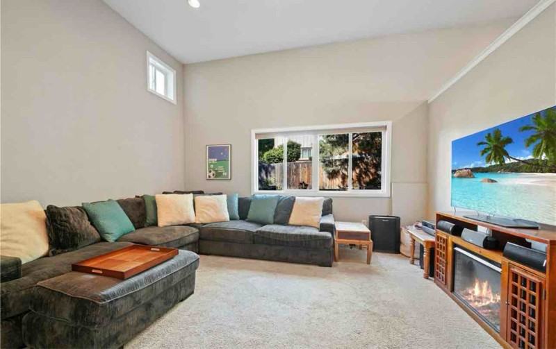 885 S Miller St - Photo 5 of 12