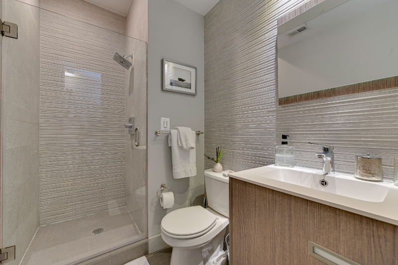 254 15th St Se #2 - Photo 4 of 11