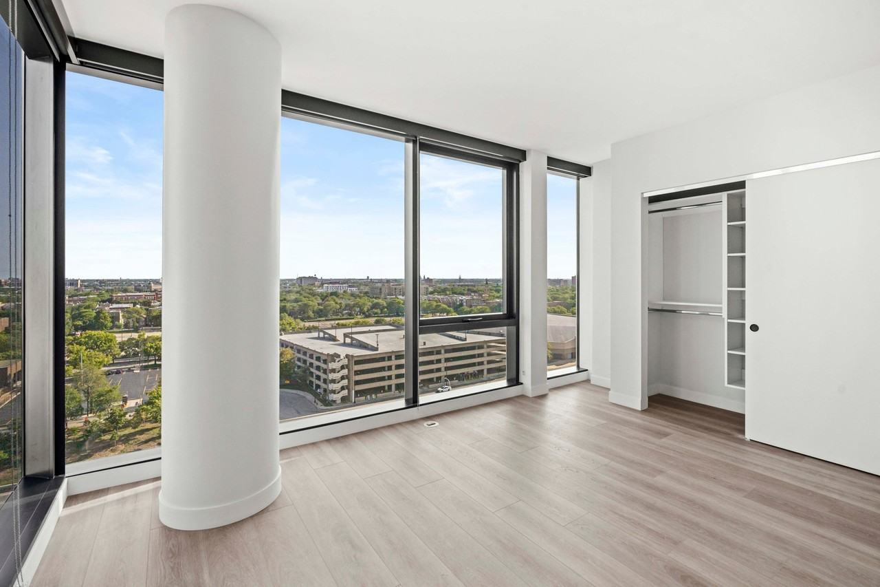 1177 W Van Buren St - Photo 4 of 9