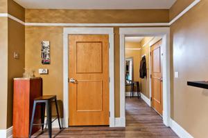 featured image of 105 W 4th St #1