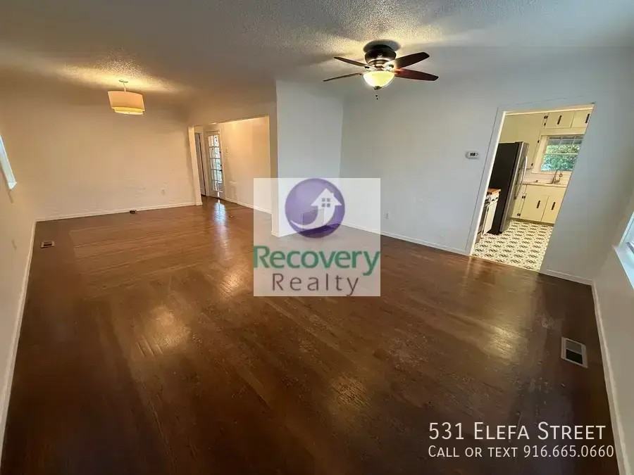 531 Elefa St - Photo 3 of 18