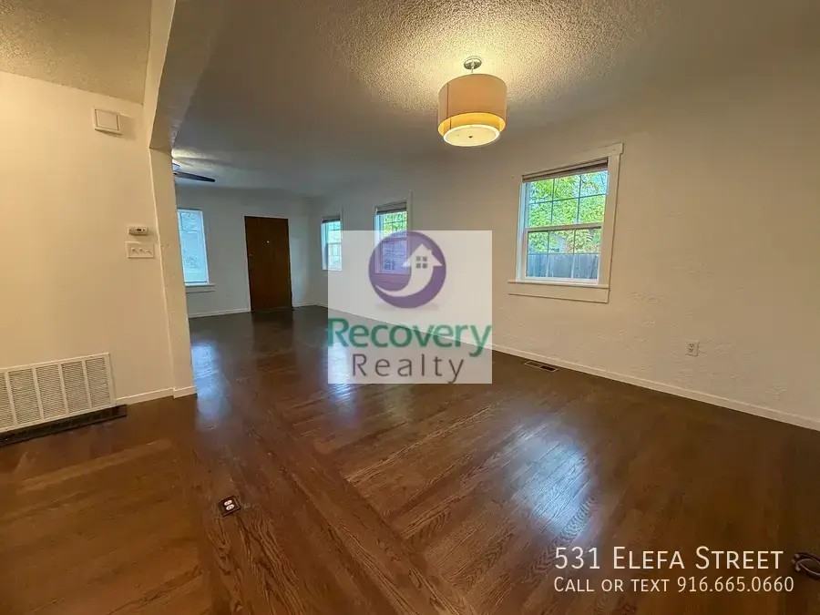 531 Elefa St - Photo 5 of 18