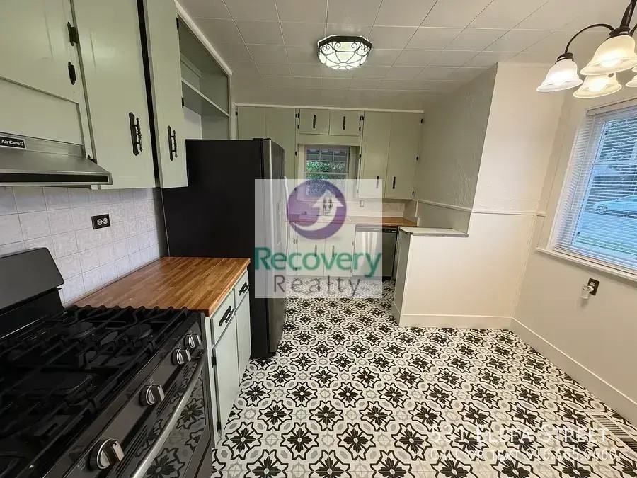 531 Elefa St - Photo 7 of 18