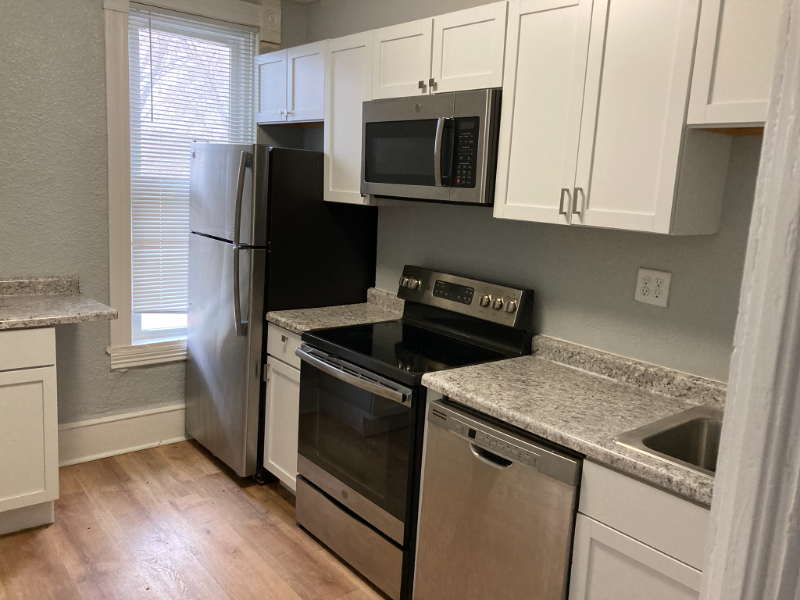 912 5th St Sw #2 - Photo 2 of 14