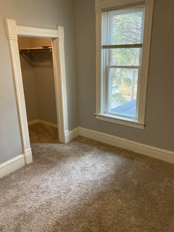 912 5th St Sw #2 - Photo 5 of 14