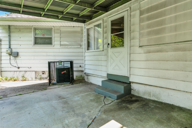 300 Estridge Rd - Photo 6 of 20