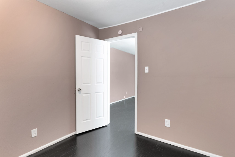 300 Estridge Rd - Photo 7 of 20