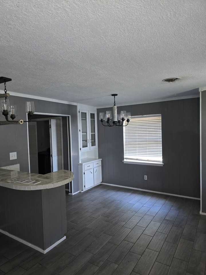 1275 Smith Dr - Photo 3 of 12