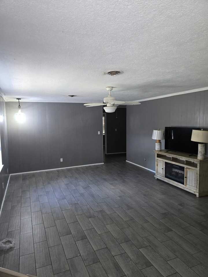 1275 Smith Dr - Photo 4 of 12