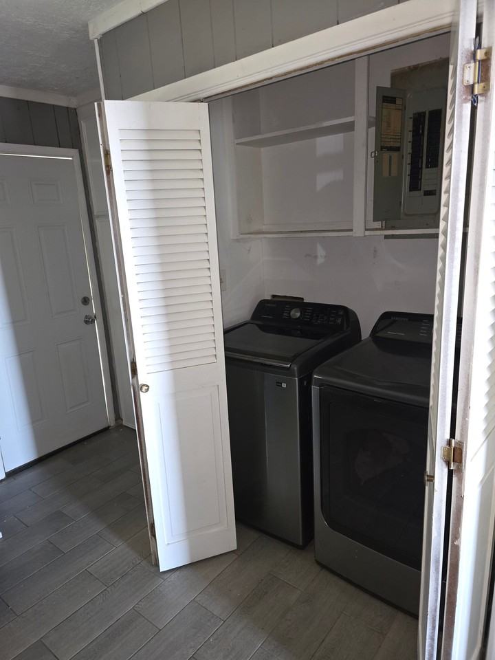 1275 Smith Dr - Photo 5 of 12