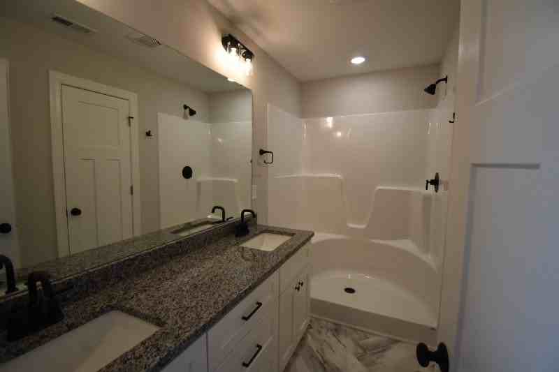 184 W Allen St - Photo 3 of 8