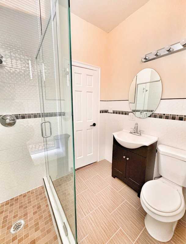 1315 Genesee St - Photo 3 of 10