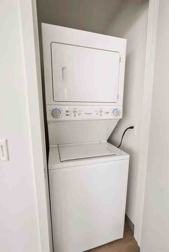 539 S Damen Ave - Photo 6 of 9