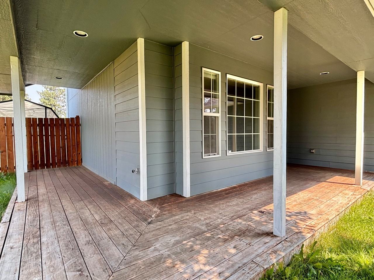 905 E Spence St - Photo 3 of 30