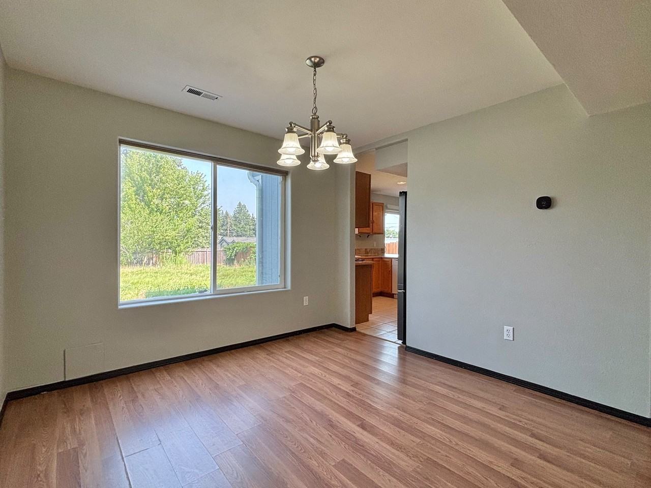 905 E Spence St - Photo 6 of 30