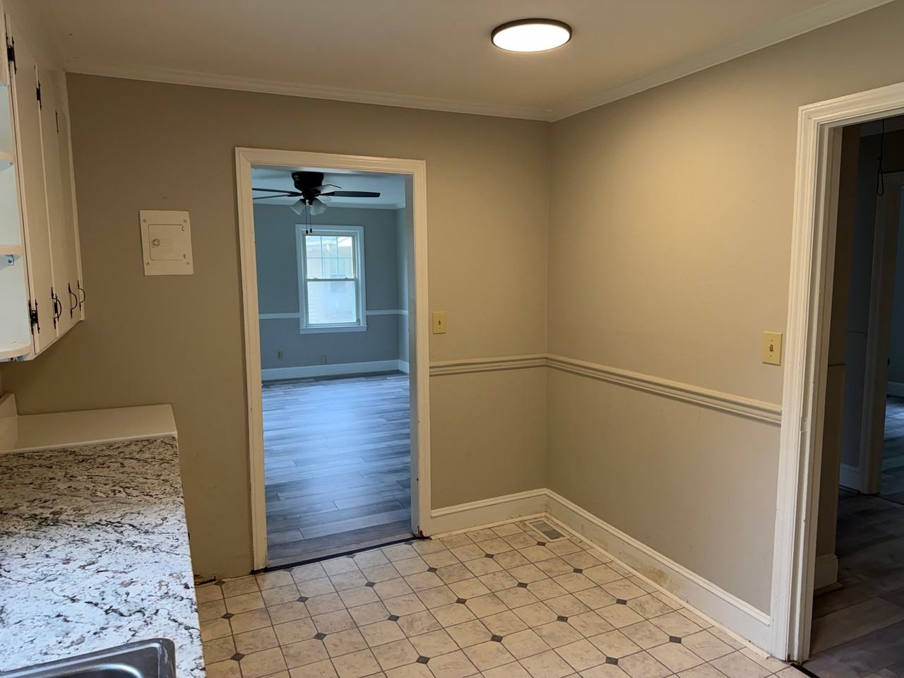 403 E Branch St - Photo 5 of 17