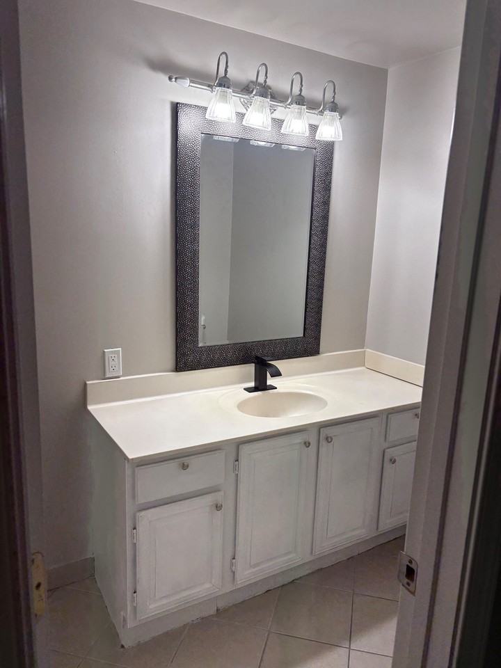 89 Travis Ct - Photo 7 of 9