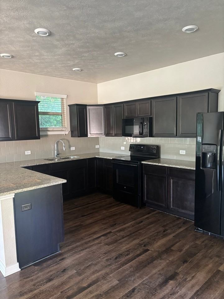 17349 Cedar Rock Ct #B - Photo 4 of 11
