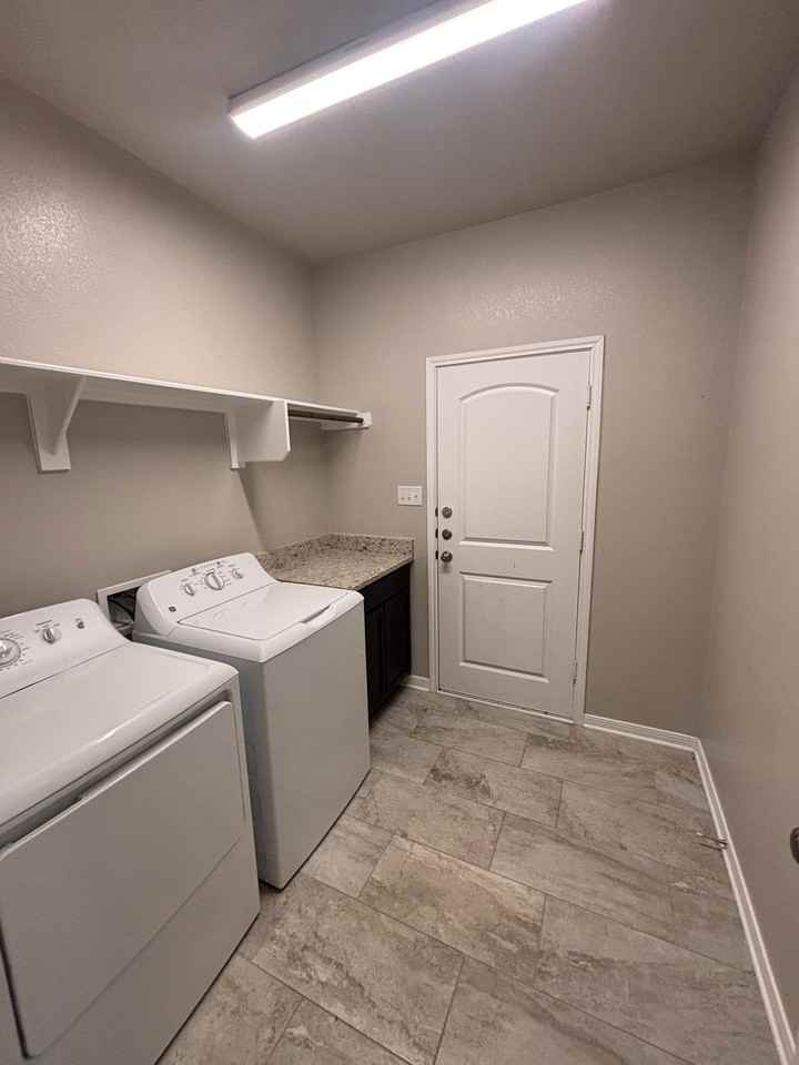 17349 Cedar Rock Ct #B - Photo 6 of 11