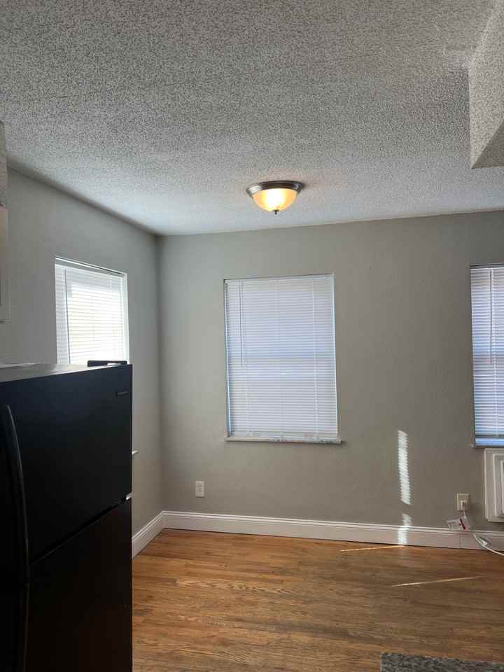 3199 Morganford Rd #6 - Photo 3 of 8