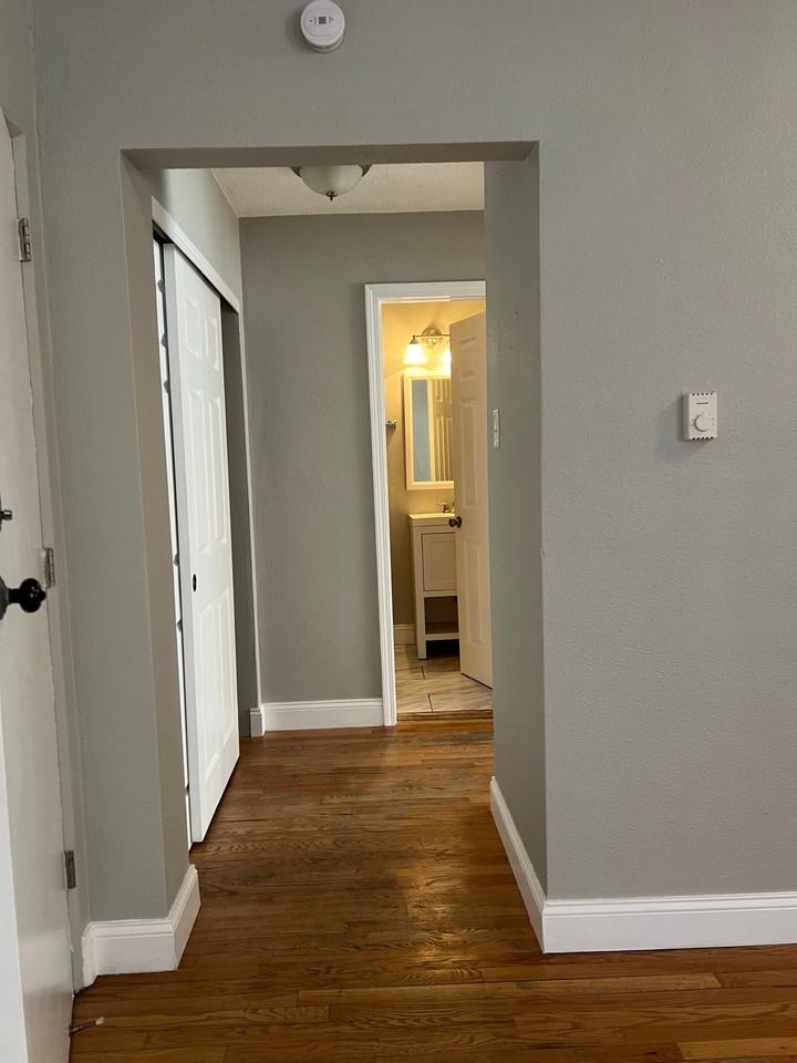 3199 Morganford Rd #6 - Photo 5 of 8