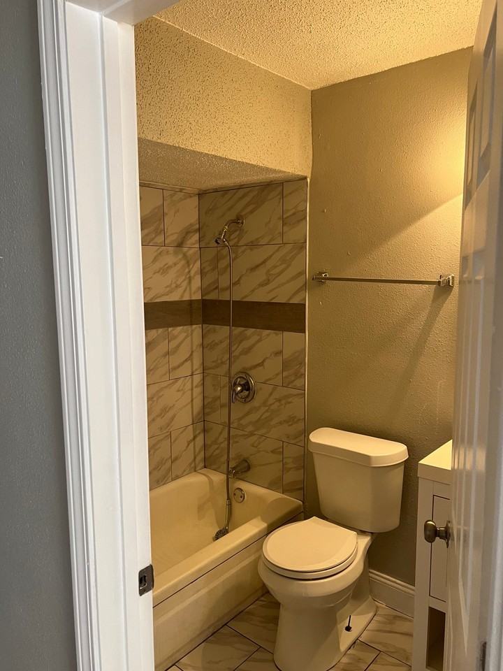 3199 Morganford Rd #6 - Photo 6 of 8