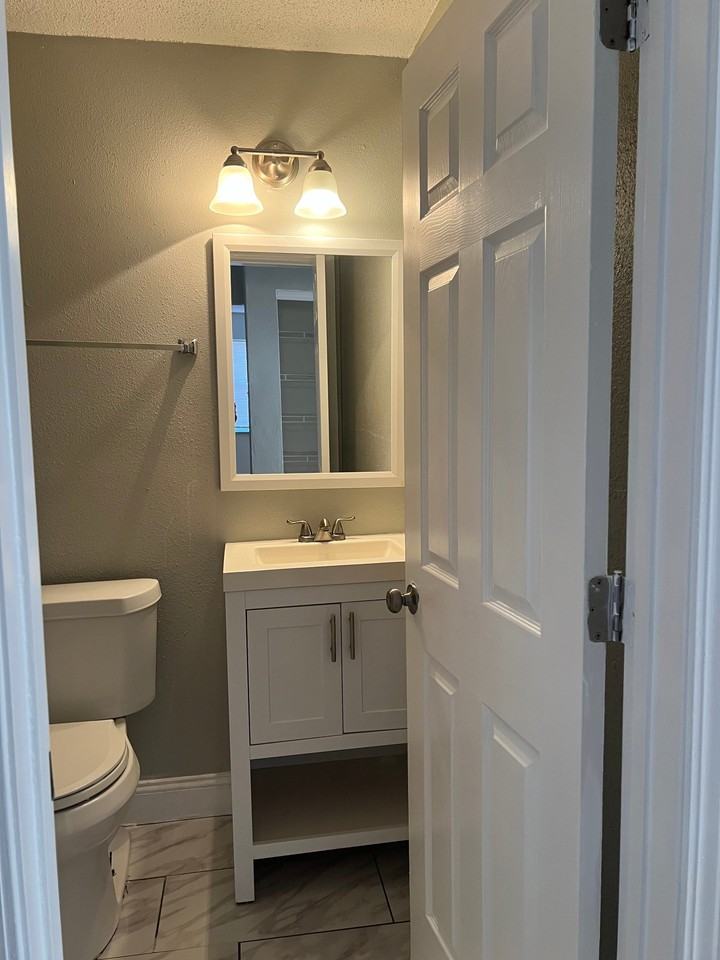 3199 Morganford Rd #6 - Photo 7 of 8