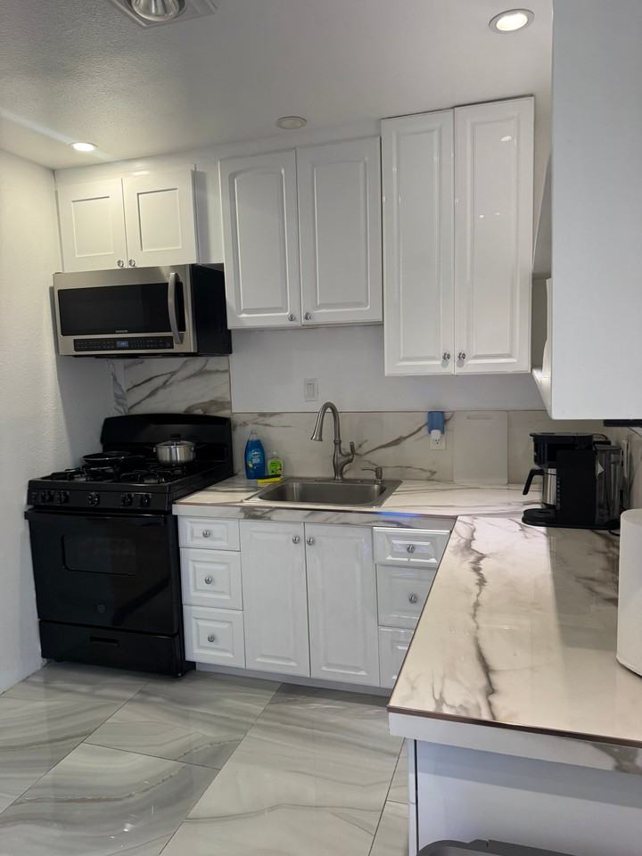 16804 Bridgeport St - Photo 3 of 10