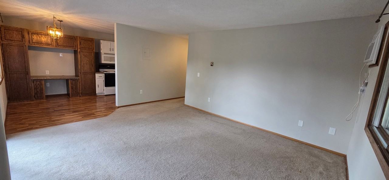 942 Main St Nw #200 - Photo 3 of 8