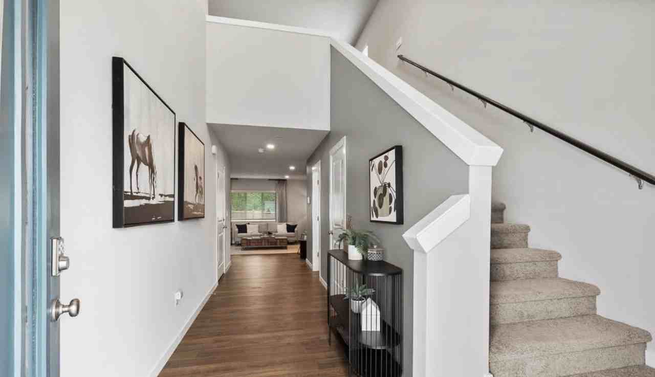 9532 7th Ave Se - Photo 2 of 7