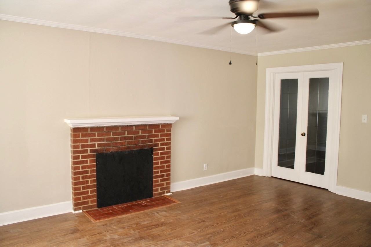 692 Brookdale Dr - Photo 4 of 20