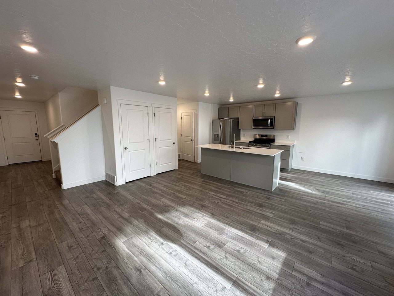 287 N Pier Ln - Photo 3 of 20