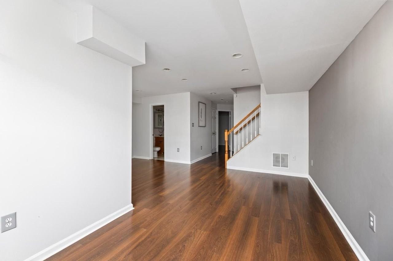 3343 Cape May Ct - Photo 2 of 10