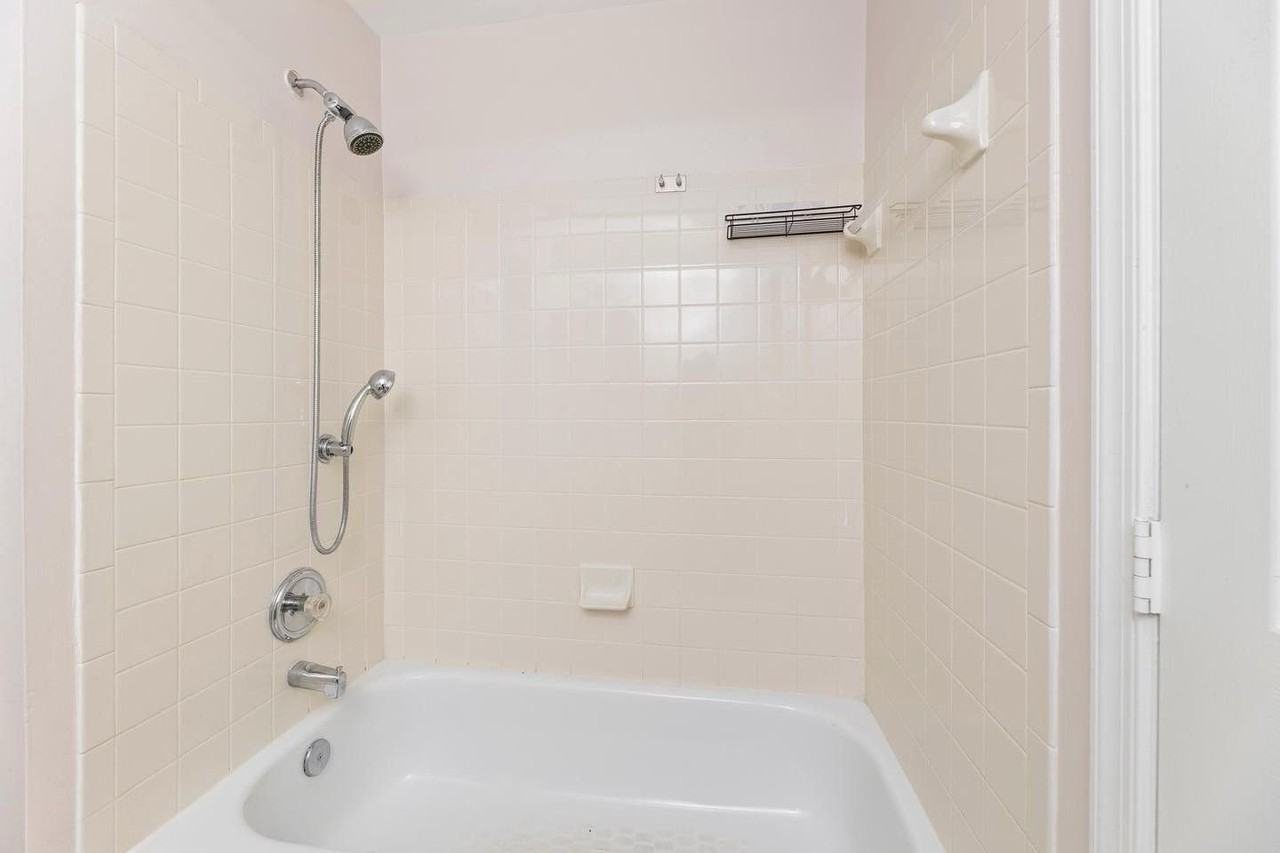 3343 Cape May Ct - Photo 3 of 10